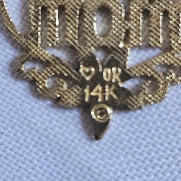 14K Gold 'Best Mom' Pendant/Charm - Picture 4 of 4